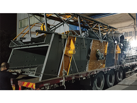 振动筛披星戴月赶往客户公司