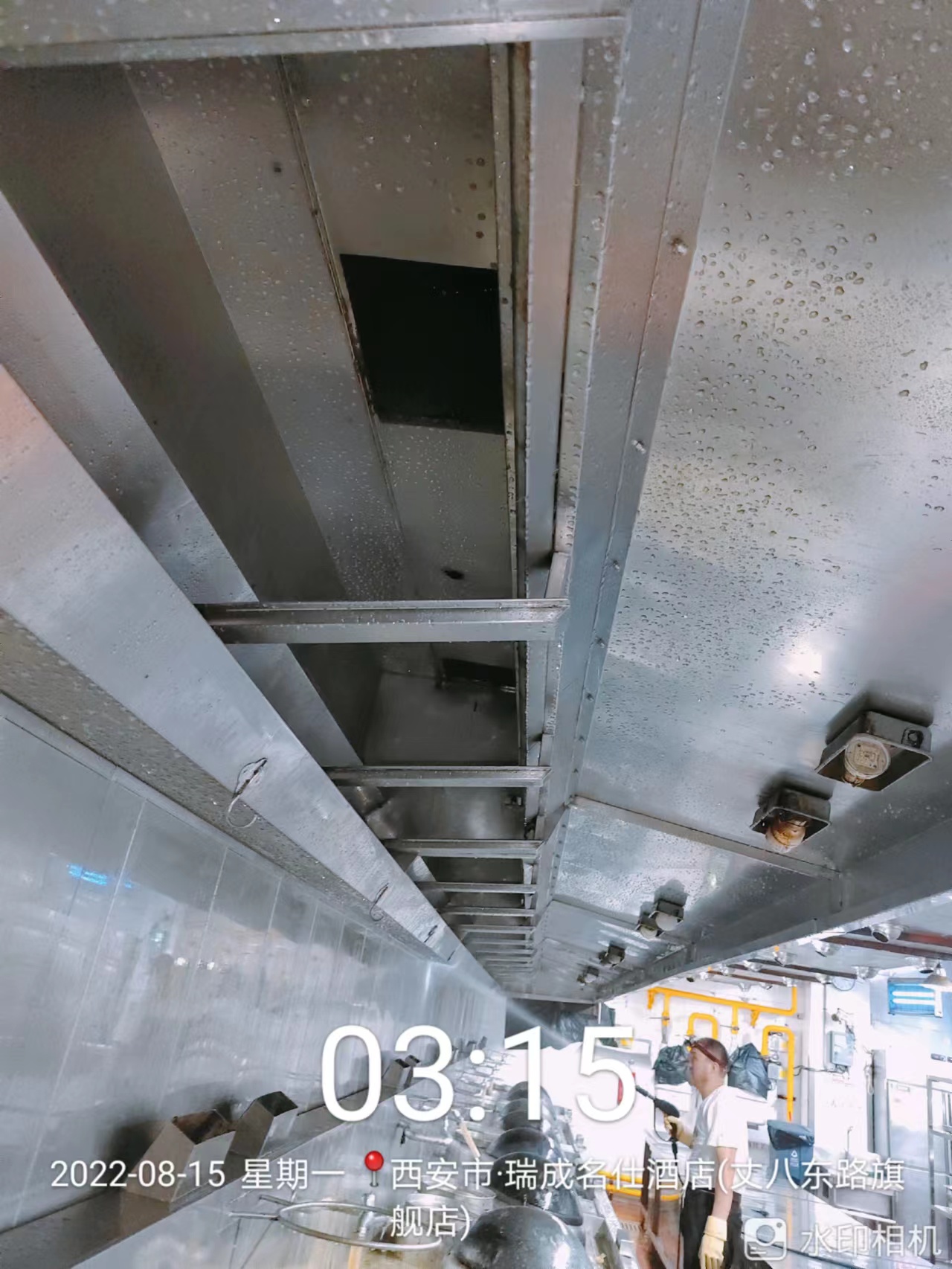瑞成名仕酒店油煙管道清洗案例