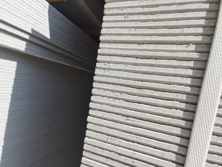 蘭州石膏板廠家告知大家紙面石膏板的安裝步驟: