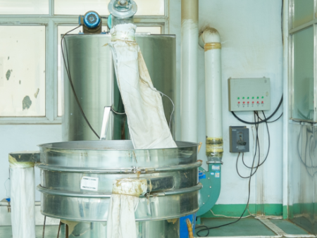 Vibrating cereen selection machine