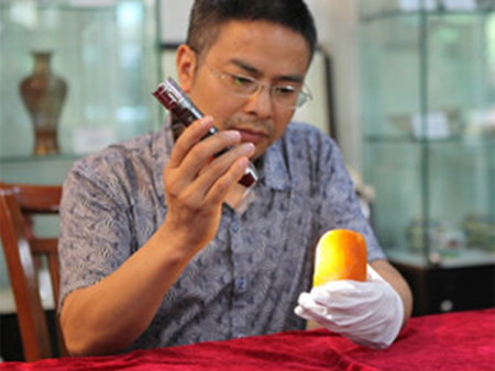 常洪安 艺术品高级鉴定师 资质证书编号：PXW HJJ1603330