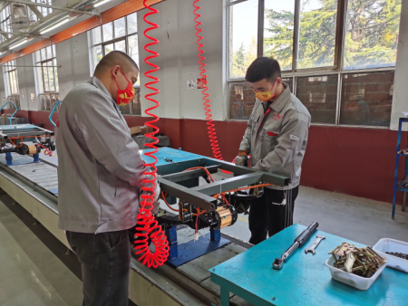 电机后桥组合与车架安装