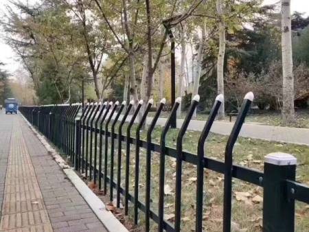 锌钢草坪护栏