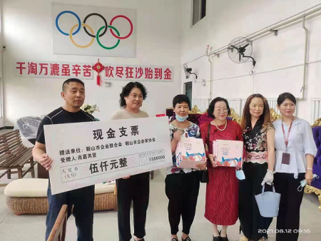 企业大事件-代表企业家协会探望奥运健儿家属