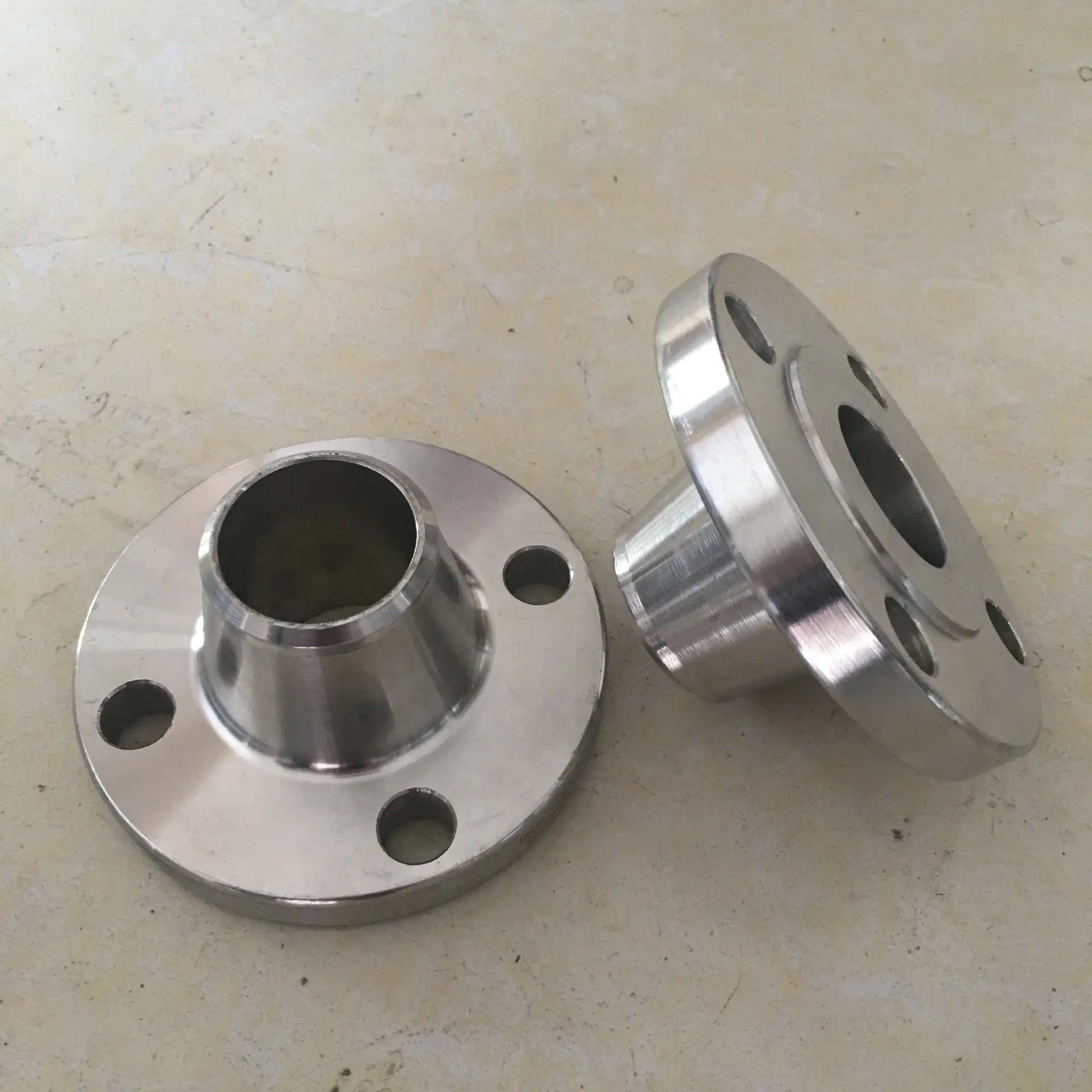 不锈钢法兰与管道的连接