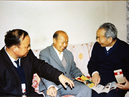 张炳路同秦含章，马仁秋探讨酿酒事宜