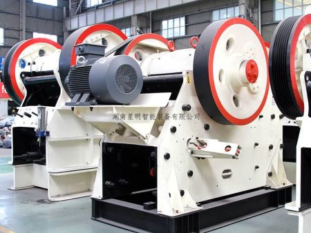 PEV欧板鄂式破碎机1