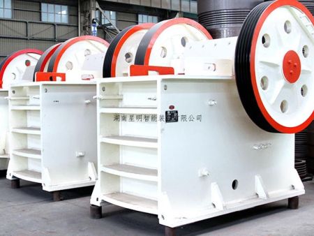 PE鄂式破碎机 (1)