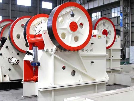 PEV欧板鄂式破碎机2