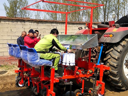 旋耕起壟施肥鋪滴灌鋪膜一體機