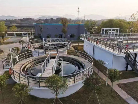 行车式刮吸泥机