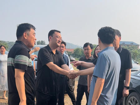 县政协刘永红同志及有关方面负责人来河北古岩酒业做市场调研