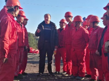 为甲方提供钻修井工程现场技术指导、工程方案设计及劳务输出