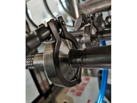 ZXG-12型自流式直线灌装机(白酒、玻璃水等) (5) ZXG-12型自流式直线灌装机(白酒、玻璃水等) (5)