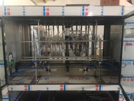 ZXG-8型负压式直线灌装机