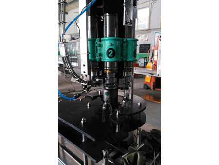HG-6型全自动皇冠盖压盖机