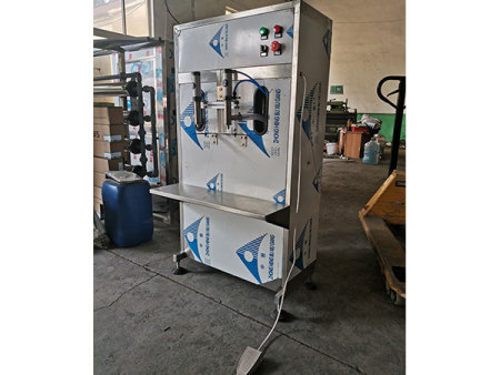 半自动活塞灌装机 (3)