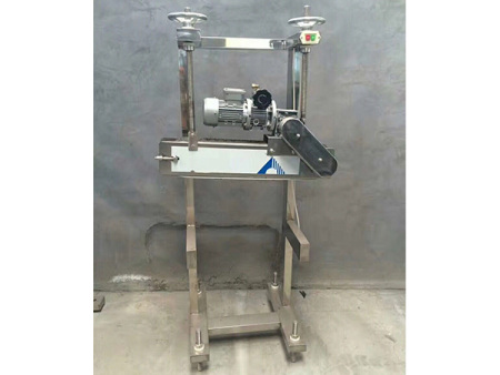 YG-18型直线式塑防盖压盖机