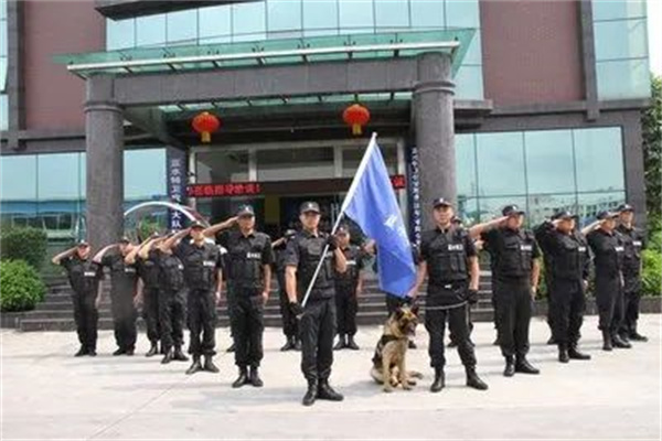 西安保安公司-夜班保安要“眼勤、腿勤、手勤”