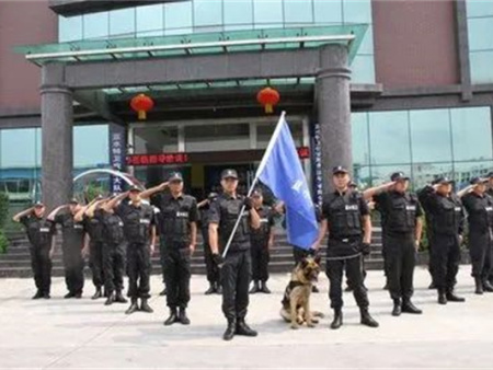 西安保安公司-夜班保安要“眼勤、腿勤、手勤”