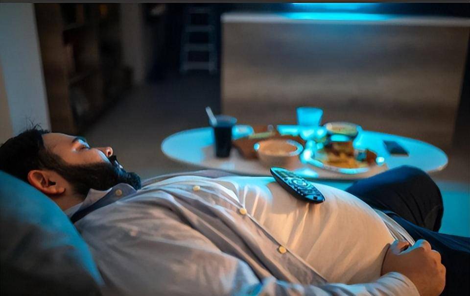 吃飽就犯困是腦供血不足？注意有可能是這些疾病的信號！