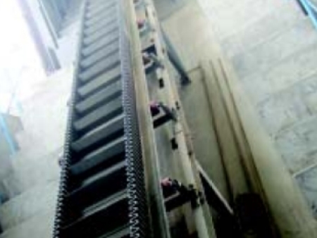 DJ型大傾角擋邊帶式輸送機(jī)