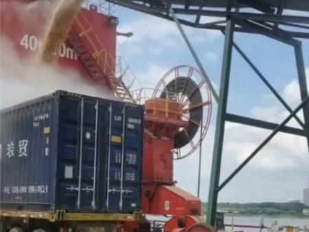 自备箱、散改集运输散粮