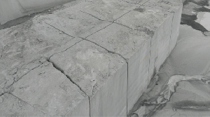 開山鋸切出的豆腐塊