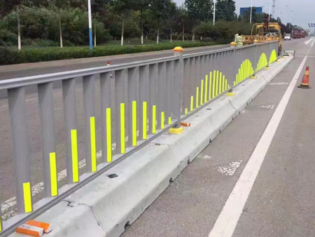 道路护栏