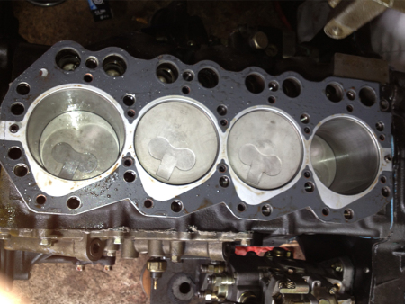 发动机大修示例，尼桑TD27。