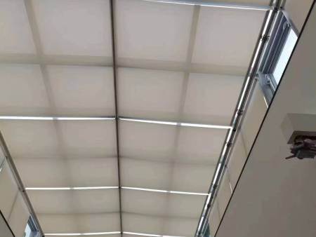 威海市峰火科技园玻璃顶遮阳帘