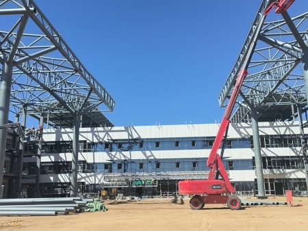 第二醫(yī)院遷建項目醫(yī)療綜合樓門頭桁架