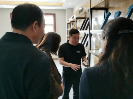 市委党校教研室屈主任带队来“机械龙”考察调研