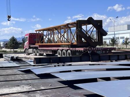 包頭市奧運冰雪中心館滑移胎架