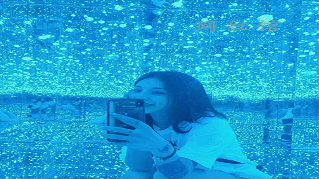 星空主题镜子迷宫设计方案——「星穹幻境：银河镜域探险」