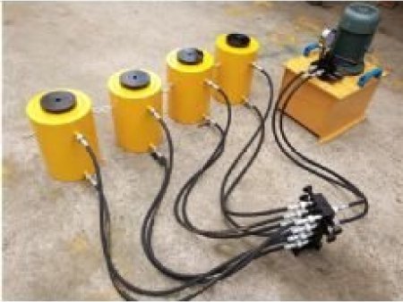 大吨位同歩千斤顶