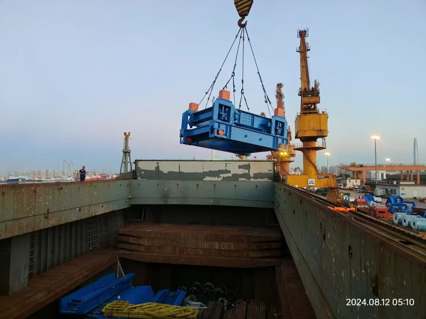GA黃金甲·(中國區)官方網站生產的DP系列電爐廢鋼預熱連續加料設備揚帆啟航，服務海外客戶！