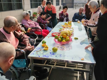 洪福苑養(yǎng)老院雙節(jié)同慶，歡樂滿溢