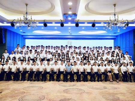 同心同德同未来 胸怀使命创辉煌｜德信集团召开2024华南地区第三届精英代表大会