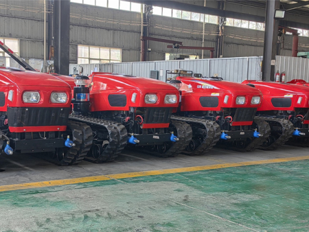 为什么带有爬行档位的履带遥控拖拉机更适合山地丘陵果园作业需求呢？