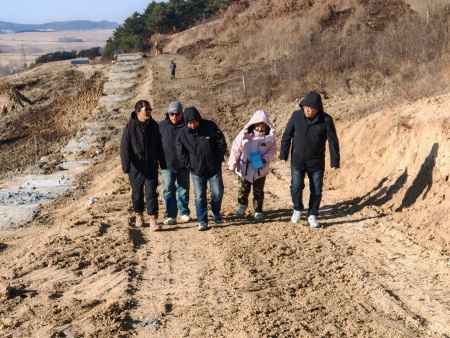 地质科研所开展牡丹江东河畜牧场滑坡治理工程项目检查督导工作