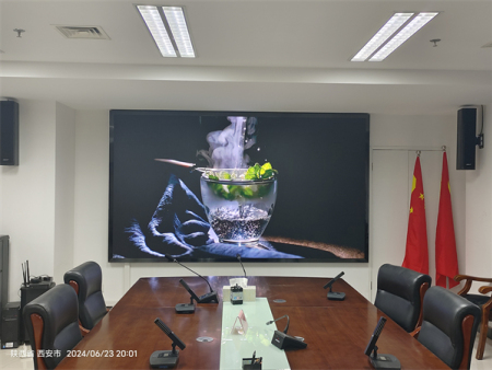 我公司携手利亚德GOB0.9高 端小间距赋能某政府单位会议室实现数字化可视化系统。