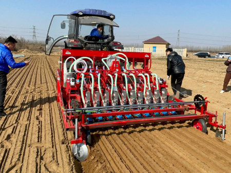 1垄播10行 气吸娃娃菜播种机
