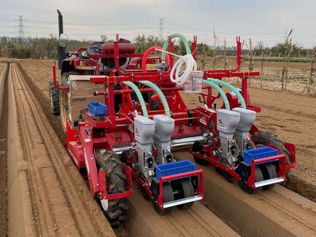 2垄4行胡萝卜气吸播种机