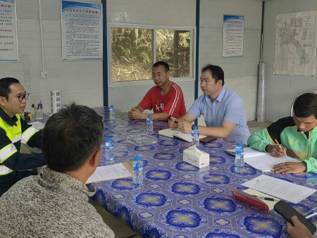 地质科研所老挝孟拉项目迎接乌多姆赛省能矿厅检查