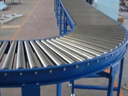 辊轮装配线一角