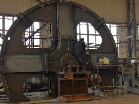 索道迂回轮焊接现场Welding Site for Circuit Roller of Cableway