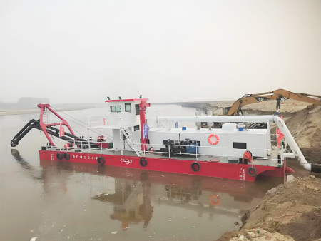 挖沙船