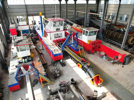 絞吸式抽沙船操作簡單，易于控制