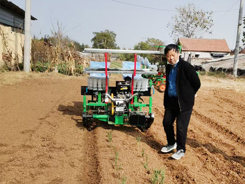 自走式移栽機
